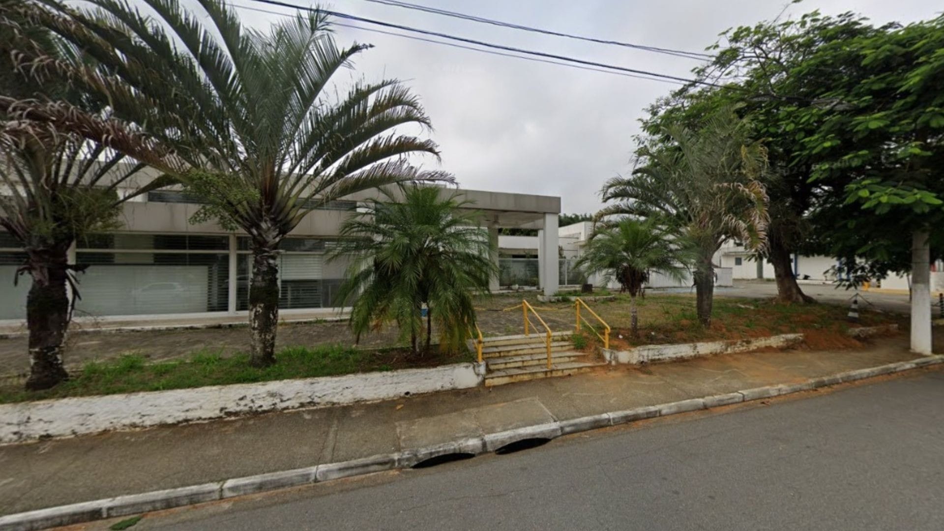 Antigo Hospital São Lucas é multado por focos da dengue em Taubaté - QTU Questões do Universo