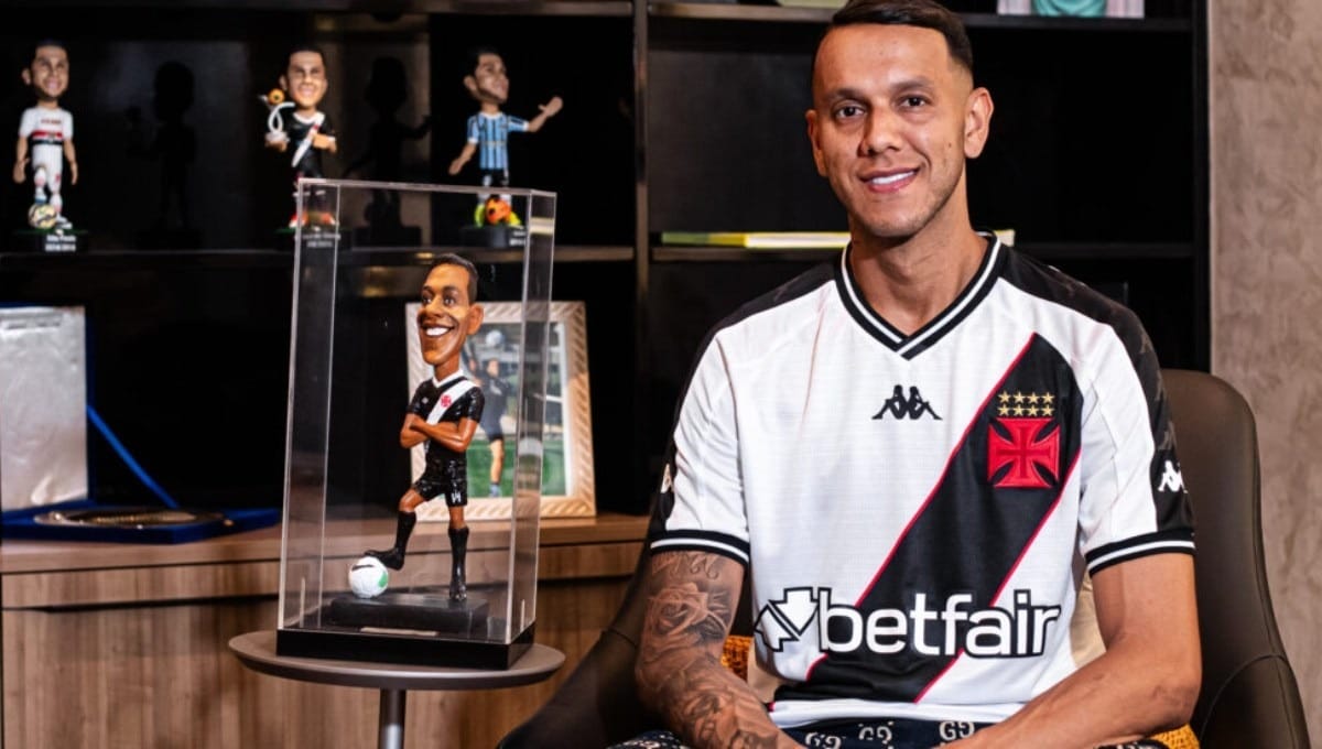 Com ajuda de filho, Vasco anuncia retorno do volante Souza