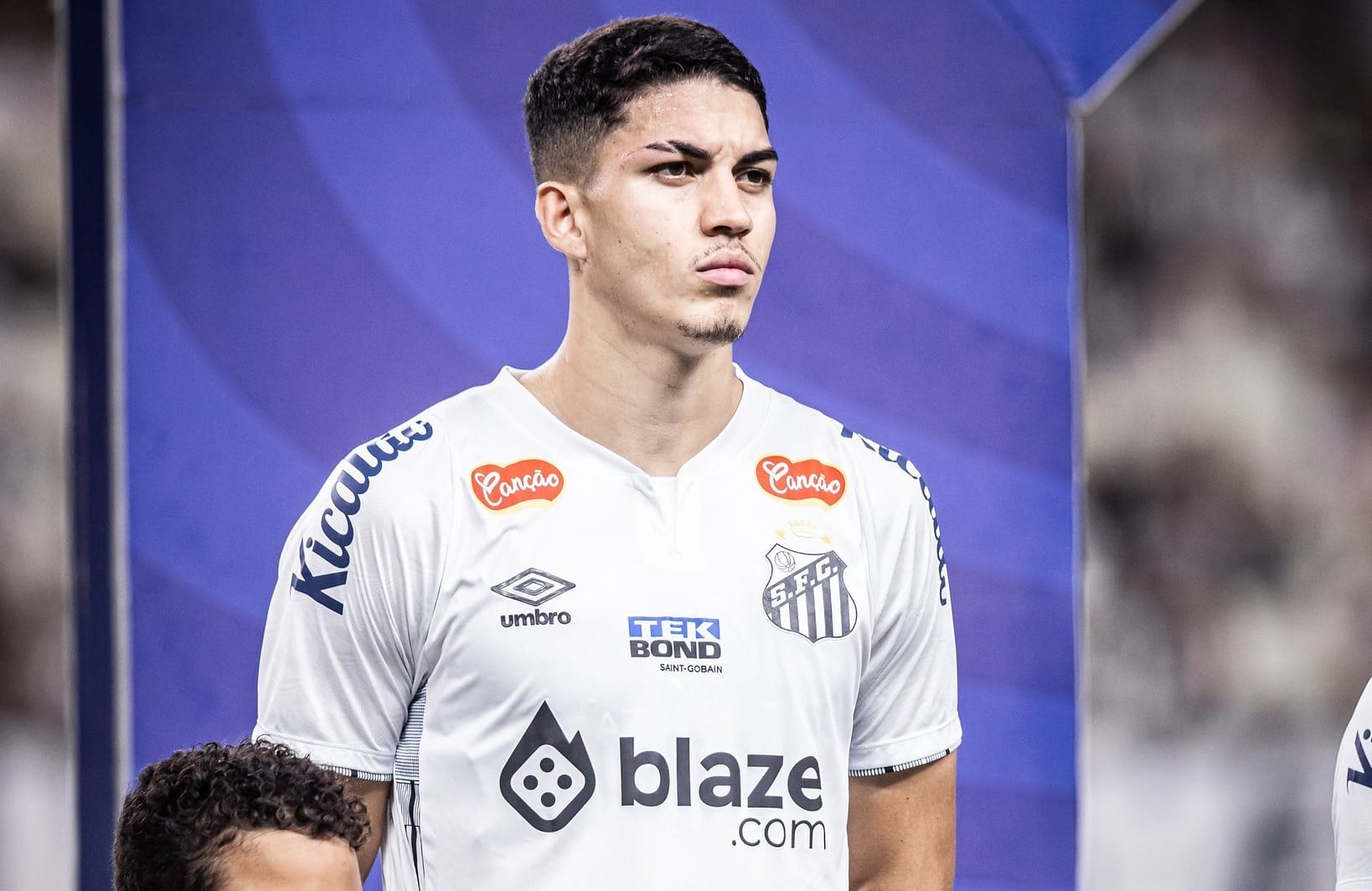 Santos encaminha venda de Jair ao Botafogo; Tiquinho Soares vai jogar no Peixe