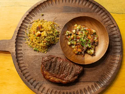 Picanha com farofa de bacon e vinagrete de abacaxi | Band Receitas