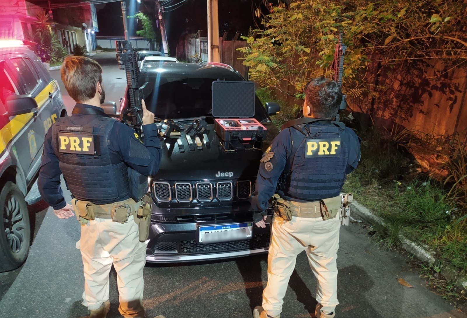 Dois homens são presos pela PRF por porte ilegal de arma de fogo e receptação