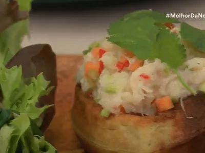 Waffle de ervas com salpicão de caranguejo | Band Receitas