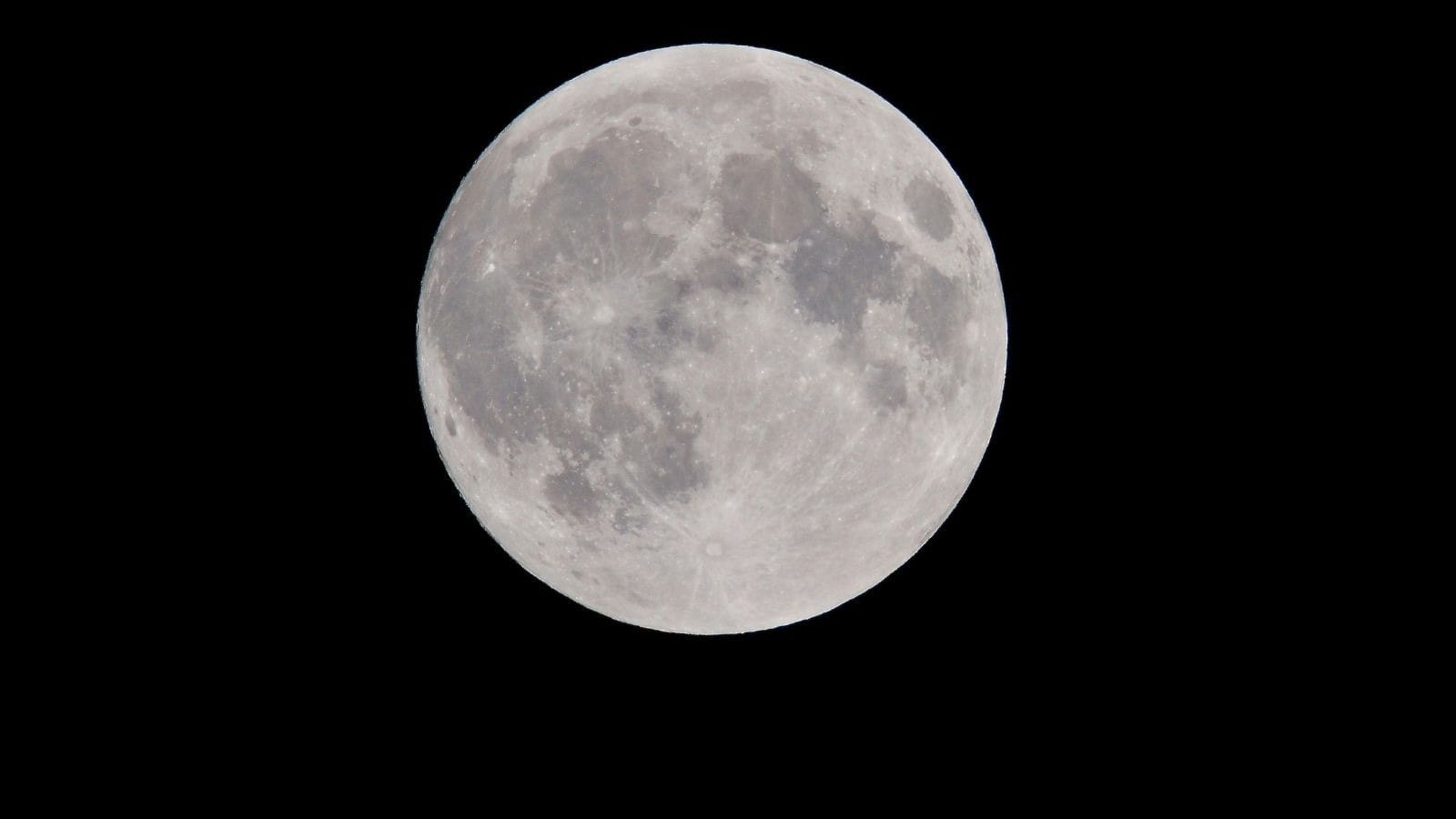 Japão lança missão inédita para trazer amostras de lua de Marte