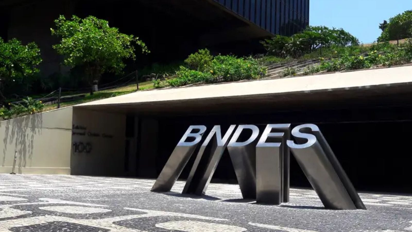 Juliana Rosa: Setores pedem socorro, mas Brasil adia agenda de competir