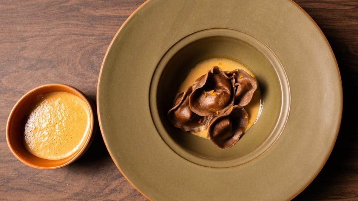 Capeletti de cacau e café recheado com banana e creme anglaise de café | Band Receitas