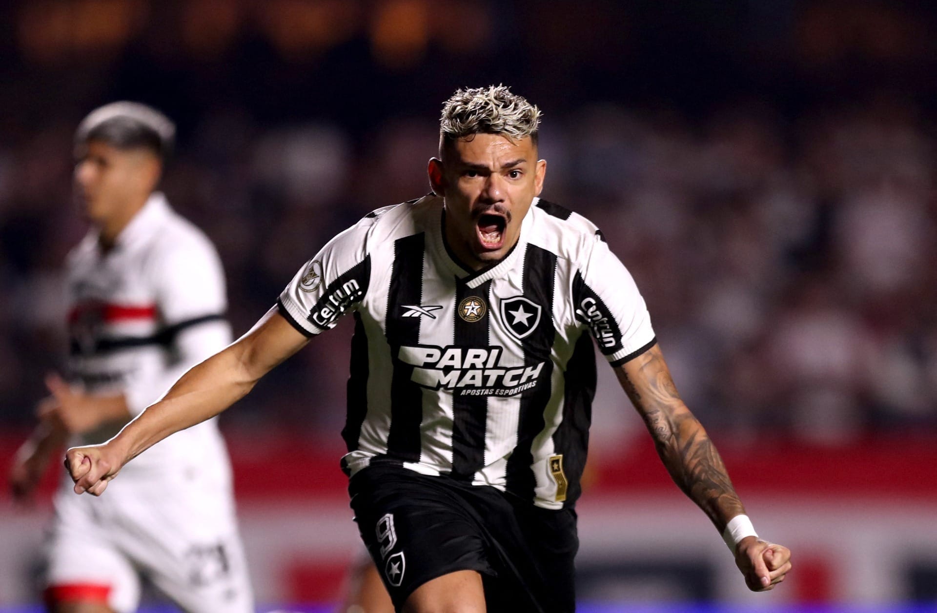 Botafogo negocia retorno de Tiquinho Soares, do Santos