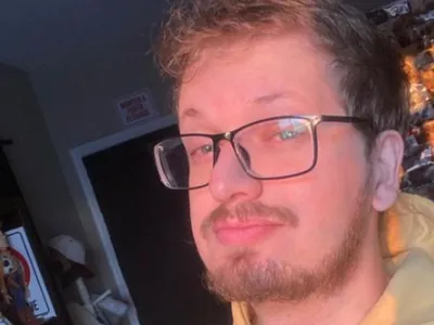 Quem é Gustavo Scat, ator com fetiche em fezes que ganha mesada de Felipe Neto