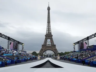 Torre Eiffel será demolida em 2026? Entenda notícia falsa que viralizou