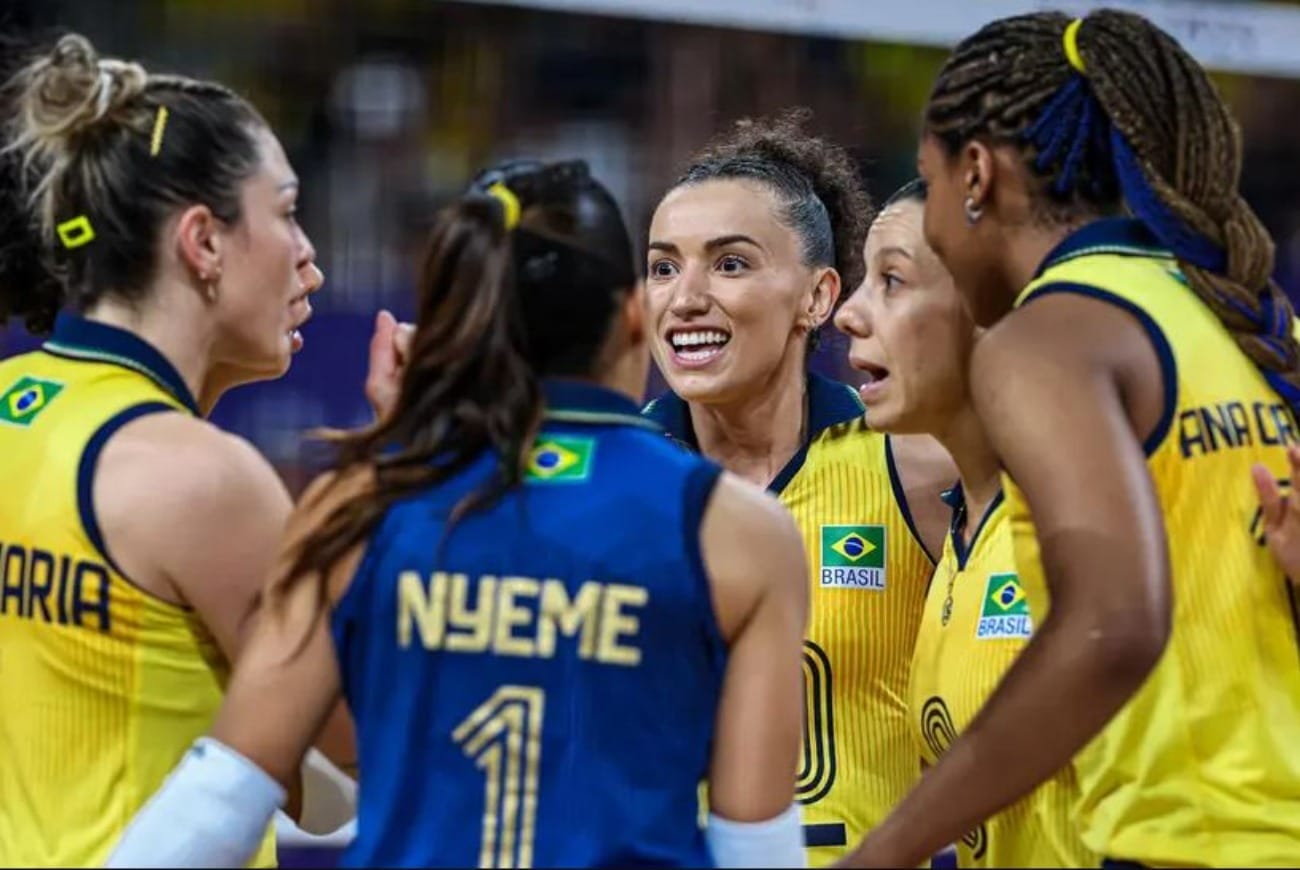 Seleção feminina sofre, mas bate França e vai às semifinais do Mundial de vôlei