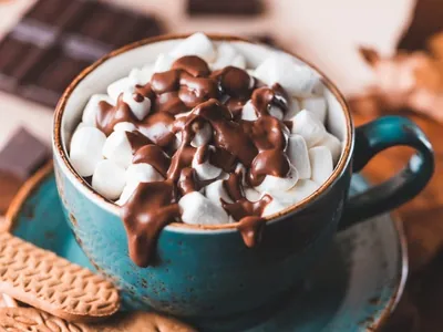 Chocolate quente simples e cremoso: veja truque para preparar a bebida perfeita