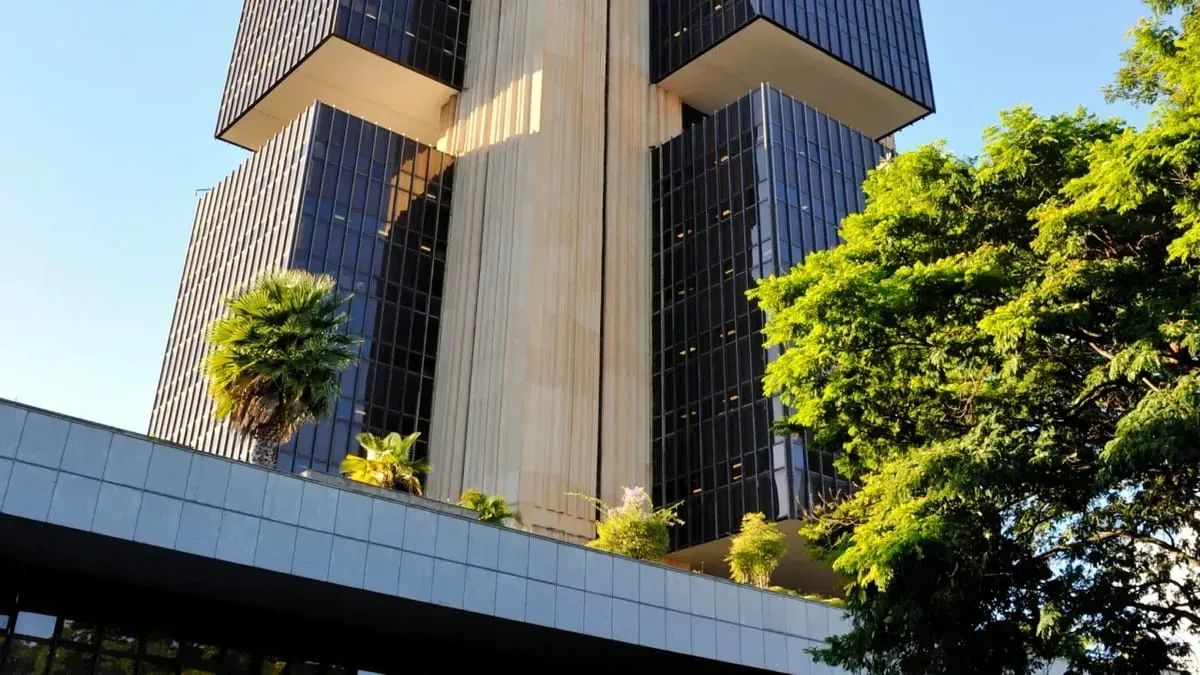 Banco Central dos Estados Unidos mantém juros entre 4,25% e 4,5%