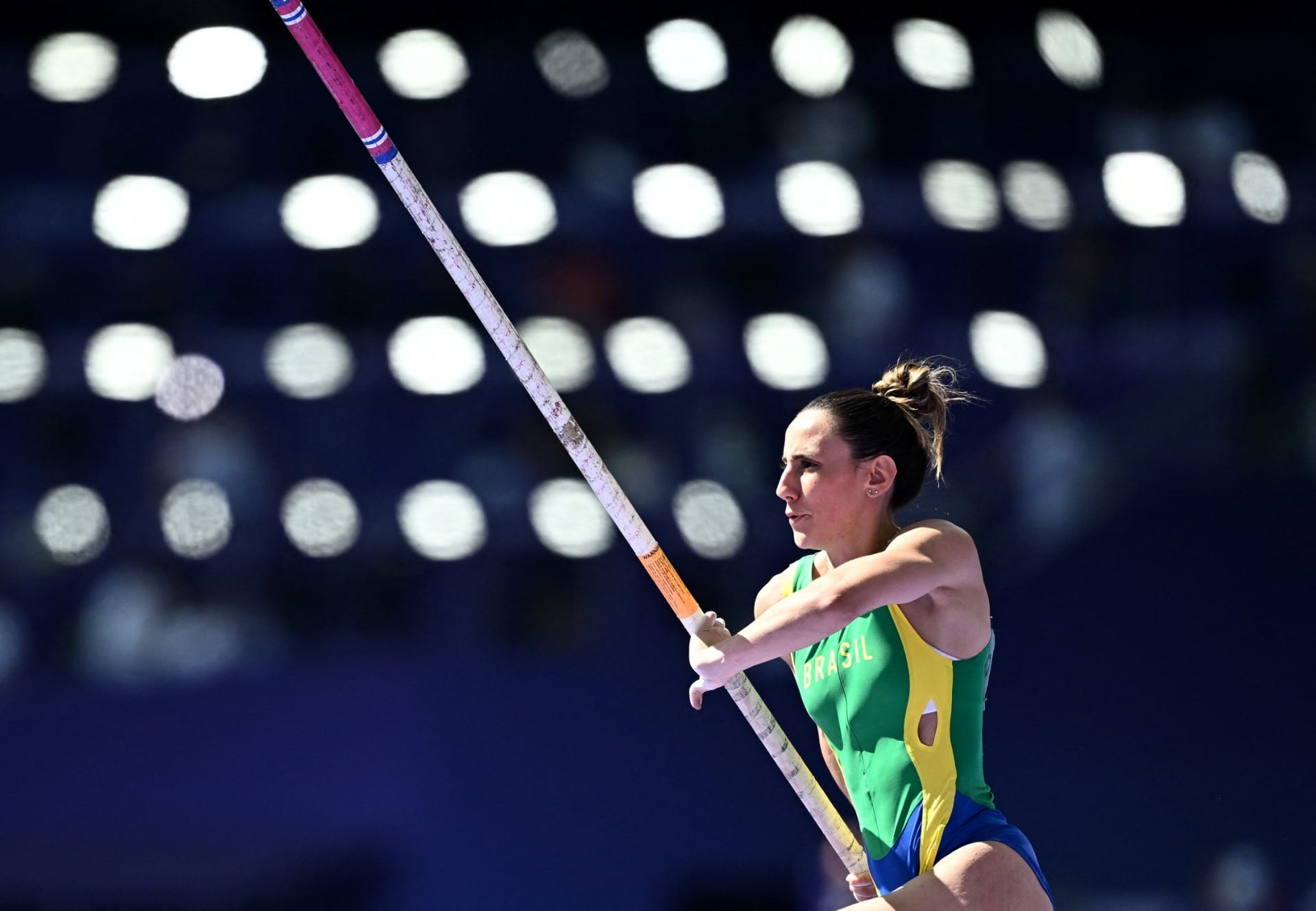 Juliana Campos fica fora da final do salto com vara na Olimpíada de 2024