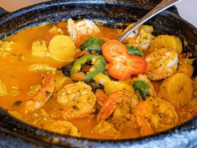 O que tem na melhor moqueca da Bahia? Receita premiada leva ingrediente secreto