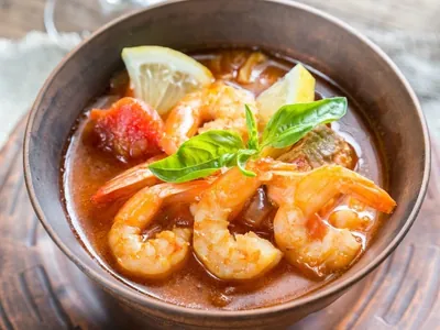 Caldo de camarão dá sabor especial ao arroz e outros pratos: aprenda a fazer