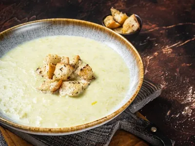 Como fazer vichyssoise? Sopa francesa é fácil e muito cremosa