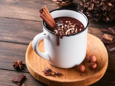 Chocolate quente diferente: aprenda receita cremosa e com toque de café