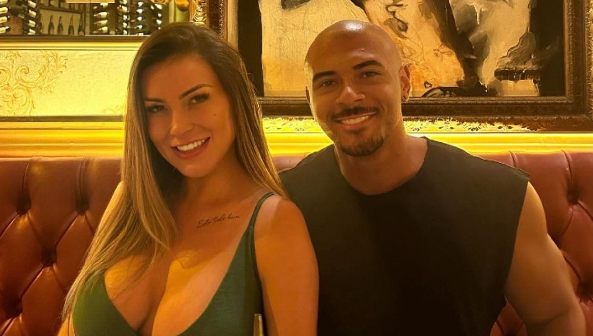 Andressa Urach anuncia término com ator pornô após assinar contrato de namoro