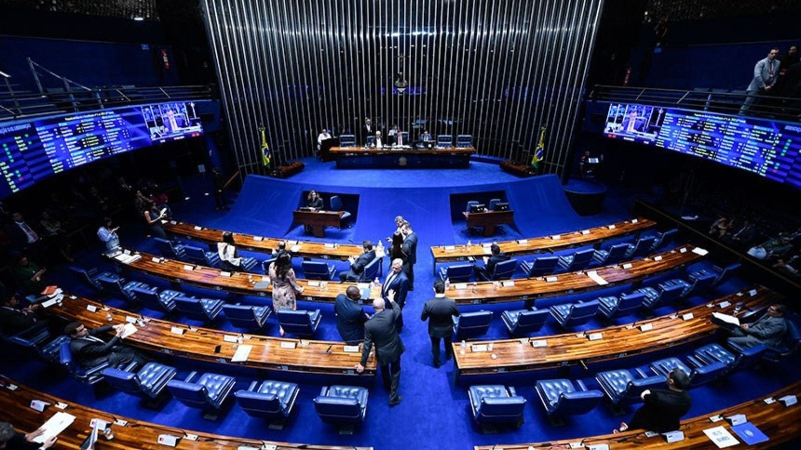 Orengo: Senado aprova folga a cada três dias de trabalho e institui a escala 4x3
