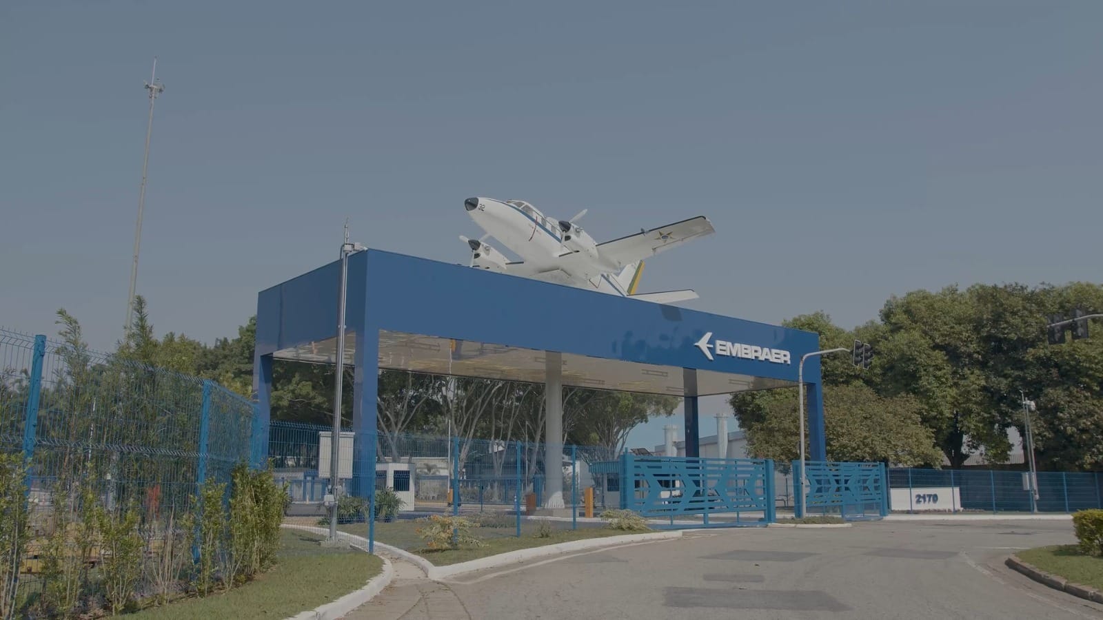 Após China proibir entrega de jatos da Boeing, ações da Embraer disparam
