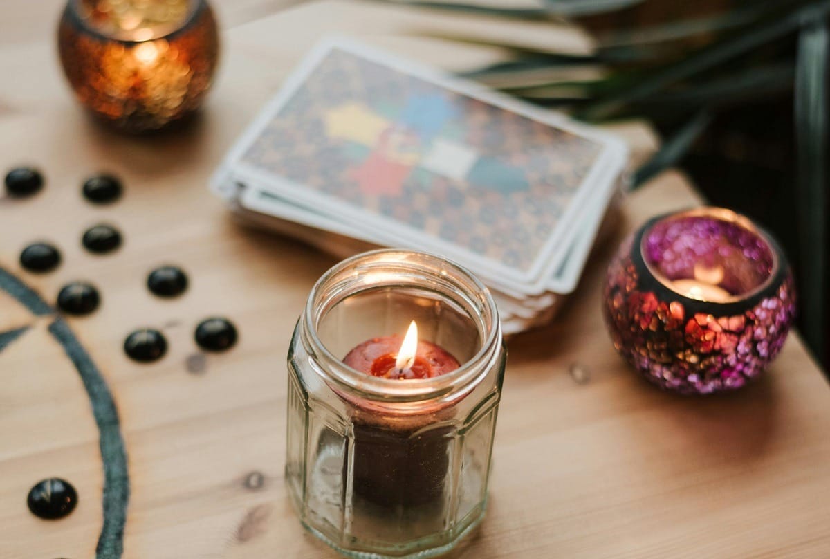 Ritual de Fim de Mês: saiba como encerrar ciclos e se abrir para novos começos