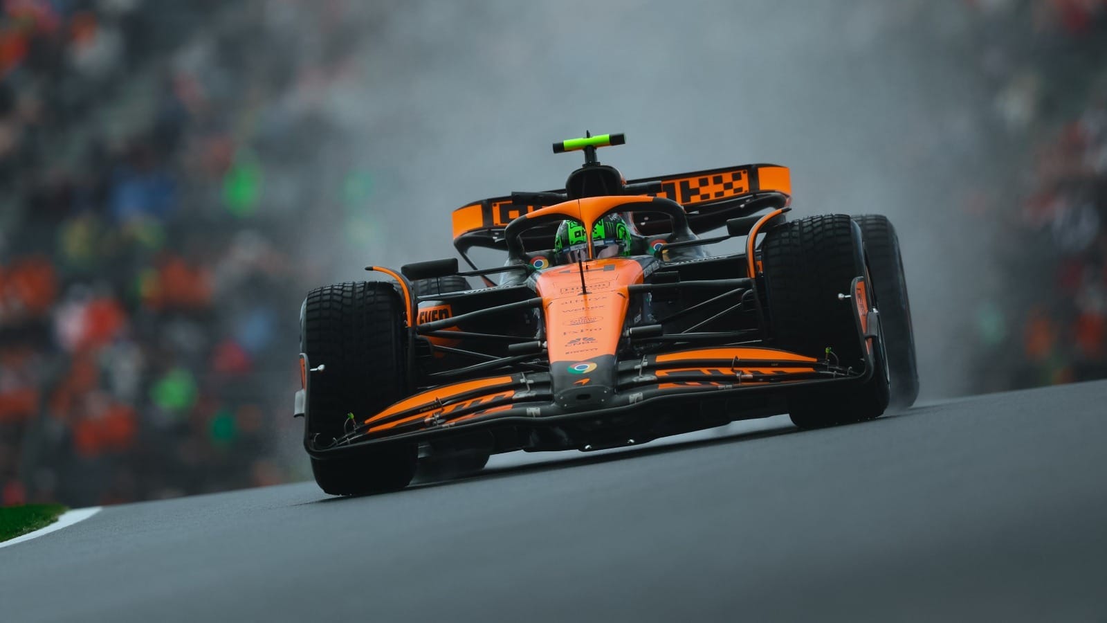 Lando Norris leva a melhor no fim e lidera primeiro treino livre do GP da Holanda
