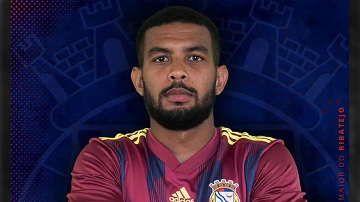 Relembre 7 casos de jogadores de futebol que morreram após passar mal em campo