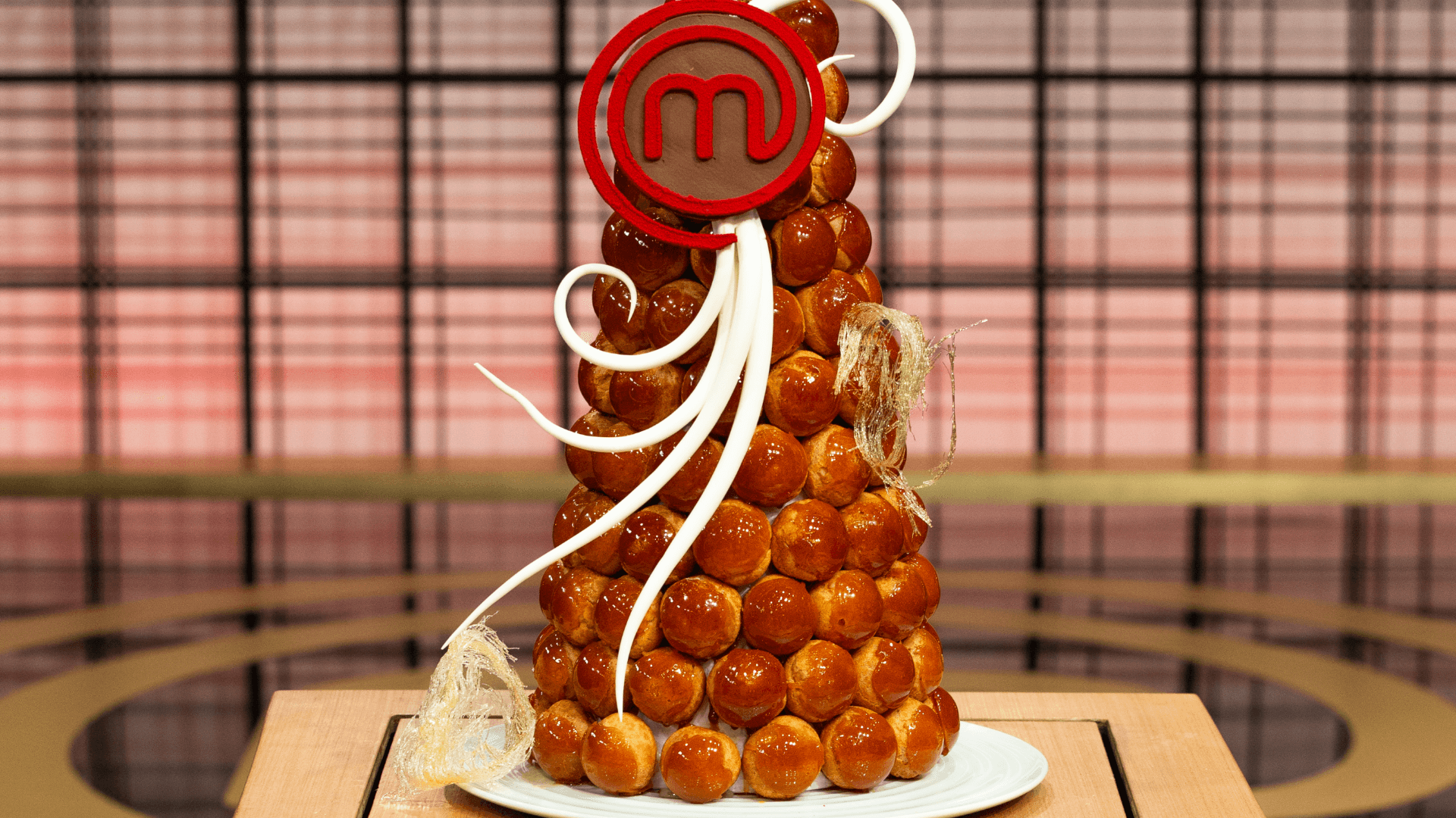 O que é croquembouche? Doce francês é tema de prova no MasterChef 2024