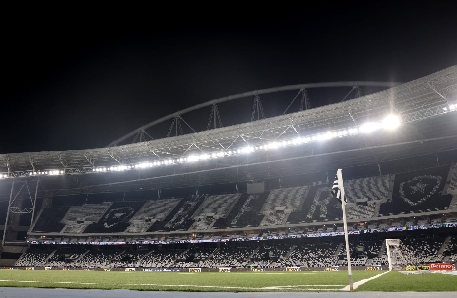 Vasco x Flamengo terá torcidas divididas igualmente no Nilton Santos