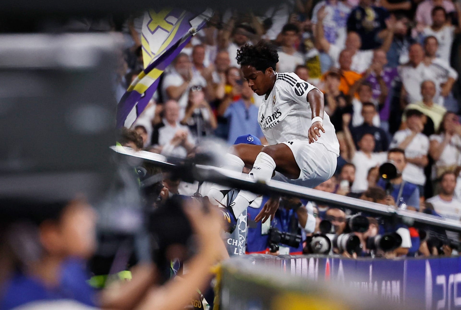 Com gol na estreia, Endrick se torna o mais jovem a marcar pelo Real na Champions
