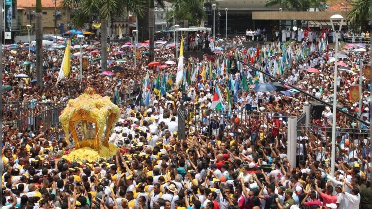 Círio de Nazaré reúne milhões de fiéis em Belém