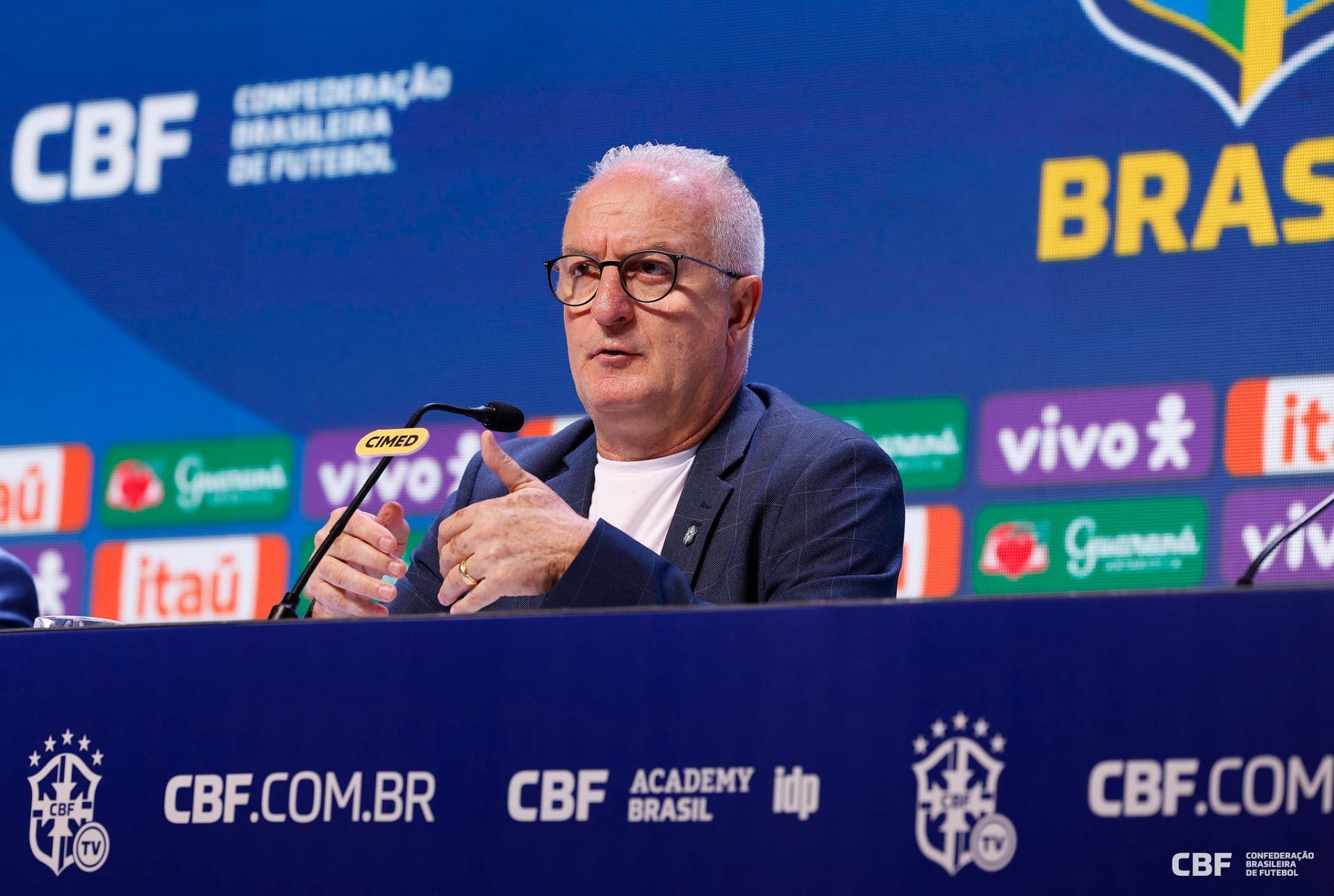 Dorival convoca Seleção sem Endrick e com Estêvão e Murillo; veja lista
