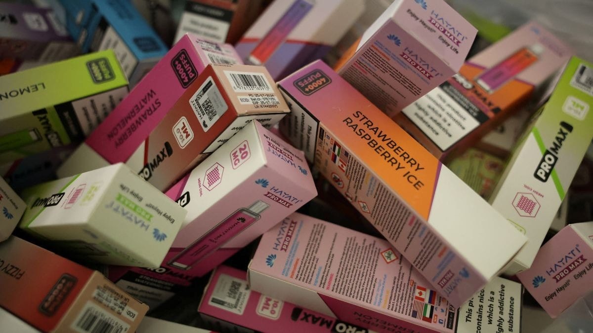 Polícia prende maior distribuidor de cigarros eletrônicos do RJ com R$ 300 mil em mercadorias
