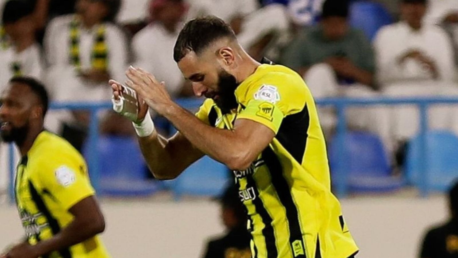 Benzema marca golaço e Al Ittihad divide a liderança da Liga Saudita com o Al Hilal; assista
