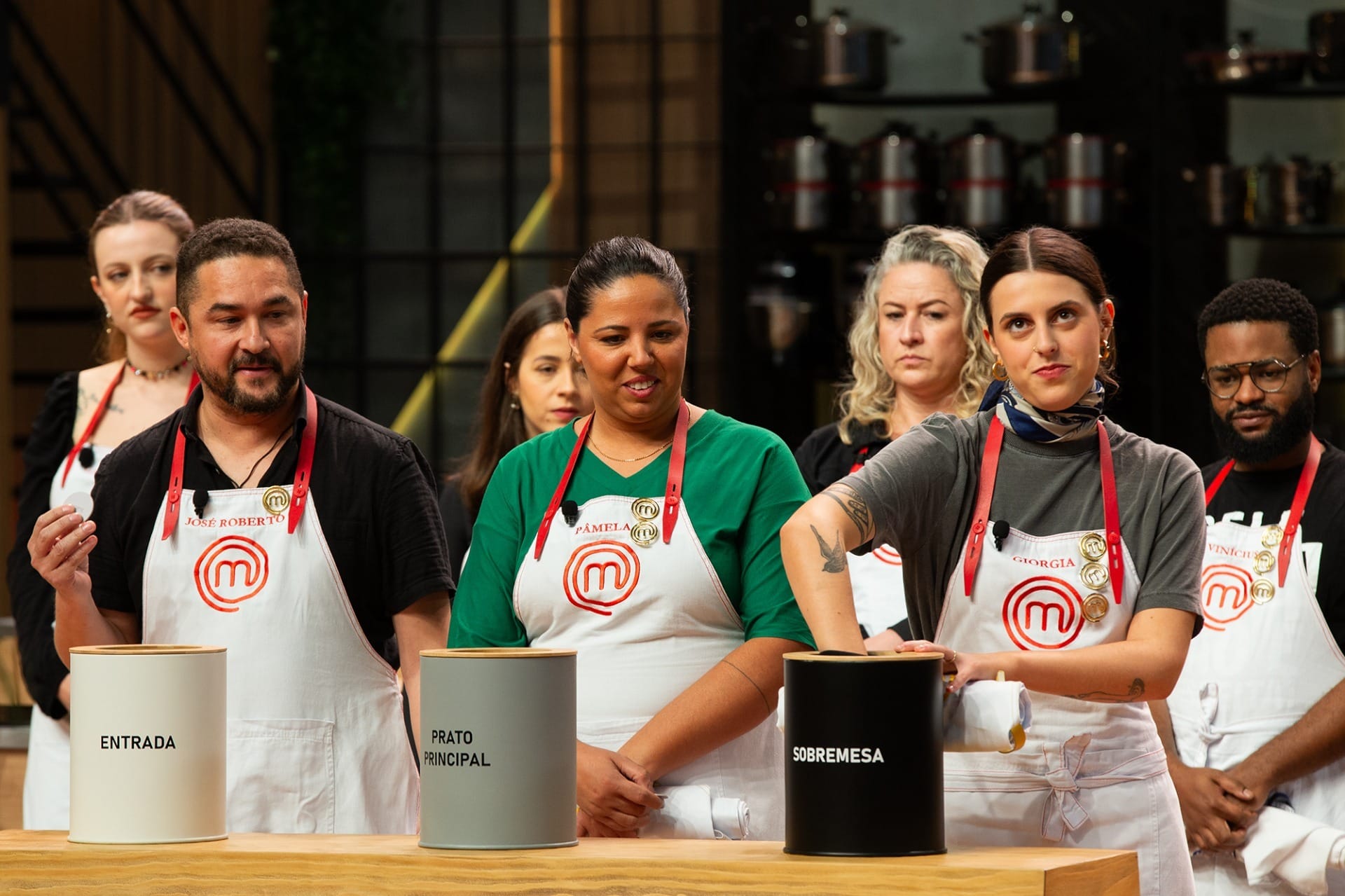 Cozinheiros amadores encaram prova em trio no MasterChef