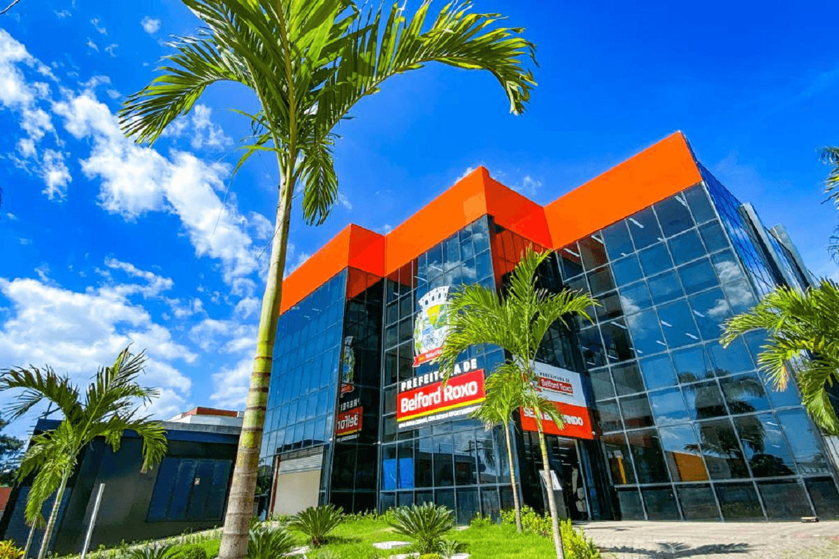 Secretário de Belford Roxo presta depoimento sob suspeita de carregar material com "fake news"