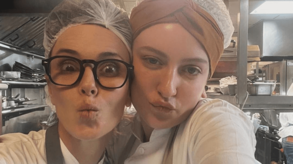 "Promessa é dívida": Gabriela P. começa a estagiar no restaurante de Helena Rizzo