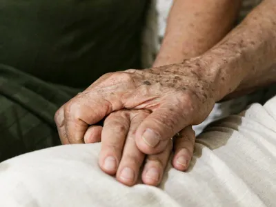 4 em cada 5 idosos com demência no Brasil não têm diagnóstico, diz estudo