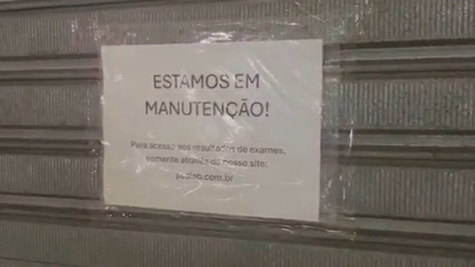 Portão da PCS laboratórios, de Nova Iguaçu