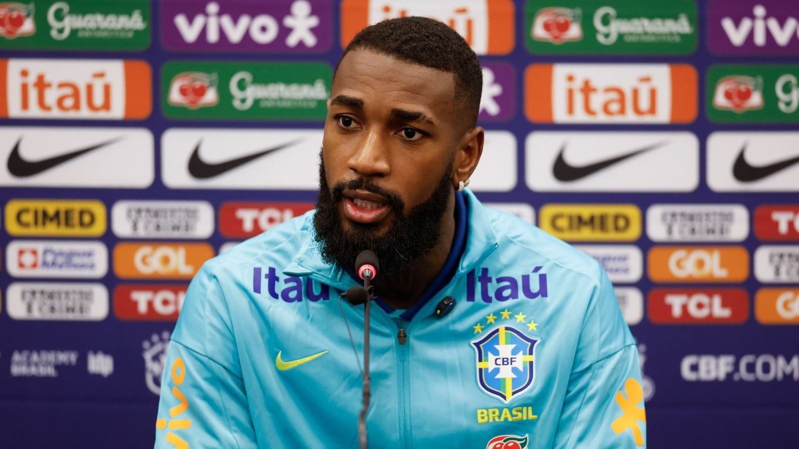Pai de Gerson desembarca em BH para reunião com o Cruzeiro