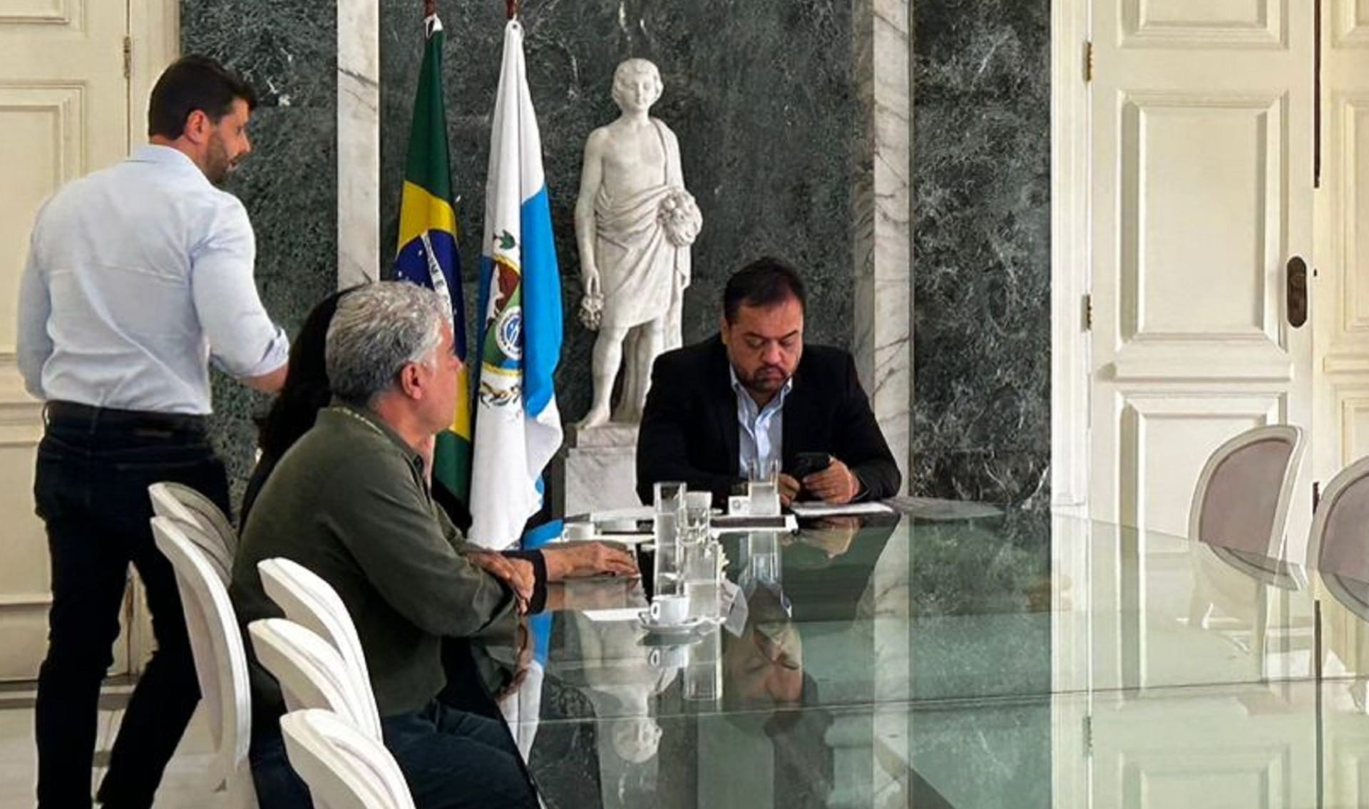 Cláudio Castro fala pela primeira vez sobre caso de pacientes transplantados infectados com HIV