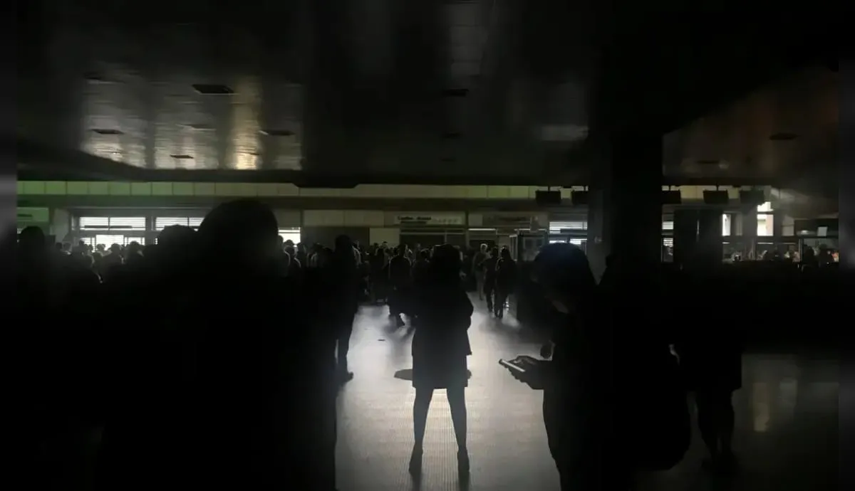 Apagão em São Paulo completa 5 dias e 100 mil clientes seguem sem luz