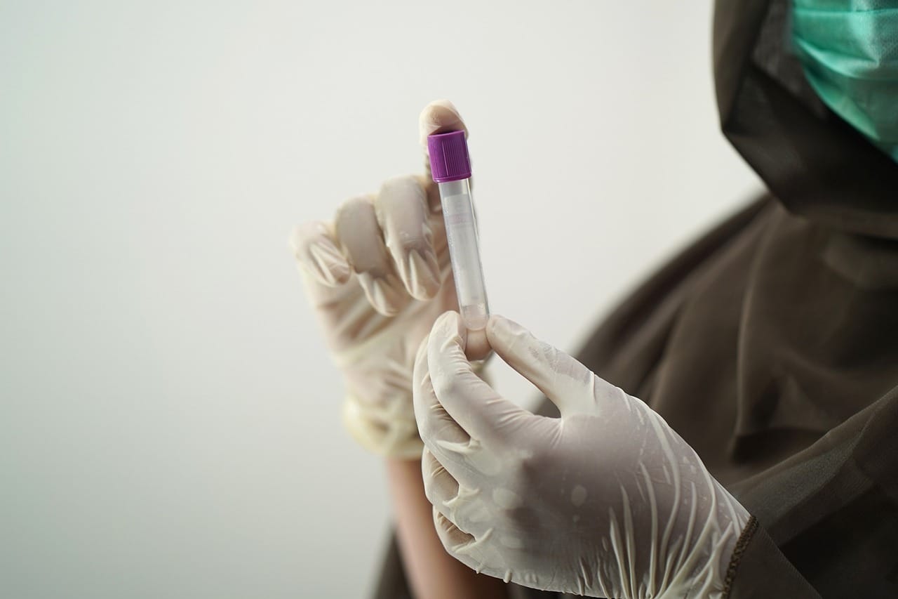 Anvisa atualiza regras sobre controle de qualidade em laboratórios