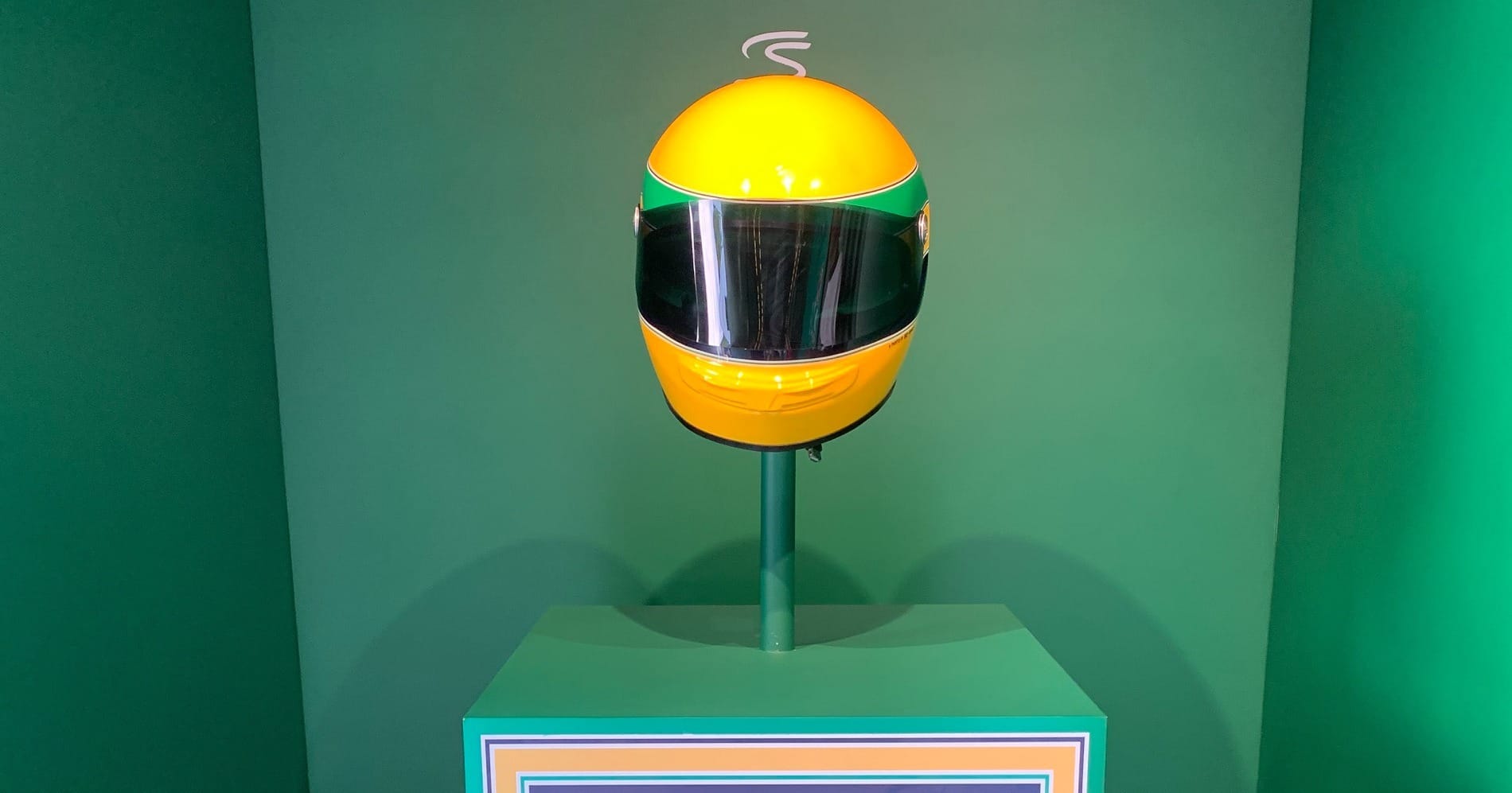 Capacete com voz de Ayrton Senna é destaque de exposição em São Paulo