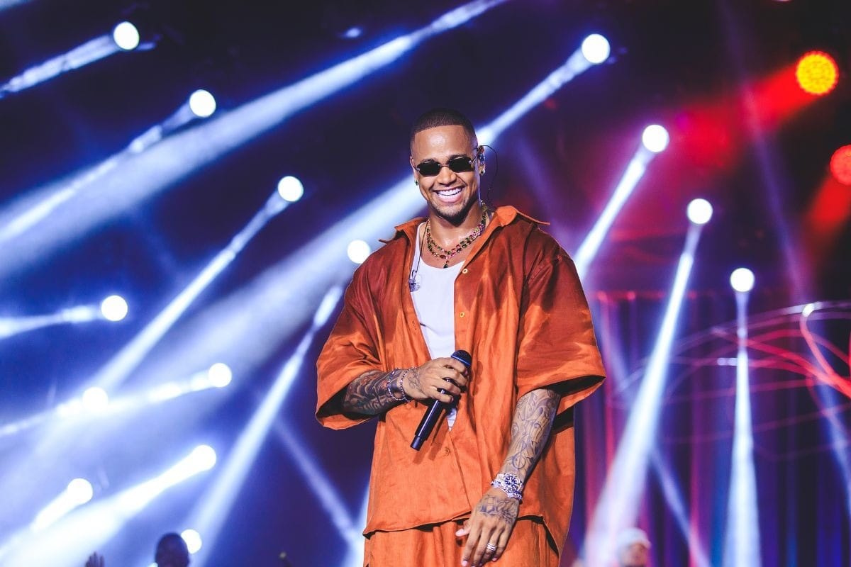 Léo Santana celebra chegada do primeiro filho homem: "Zeramos o game"