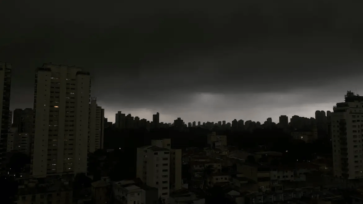 Alerta do Inmet prevê tempestade, ventos de até 60 km/h e granizo nesta terça (16) no Vale