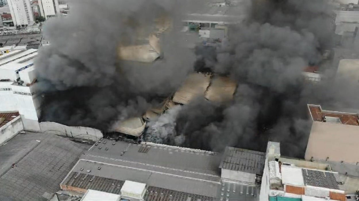 Após um mês do incêndio, lojistas do Shopping 25 buscam novas estratégias para o fim do ano
