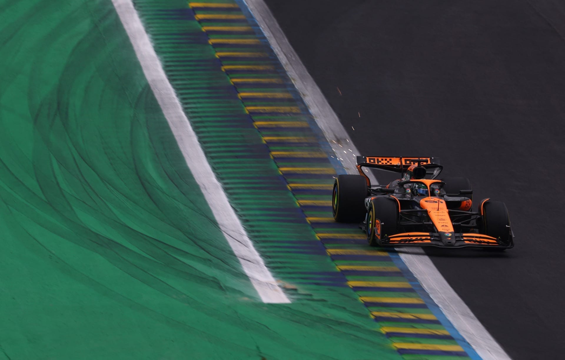 Piastri supera Norris e fica com a pole da corrida sprint no GP de São Paulo