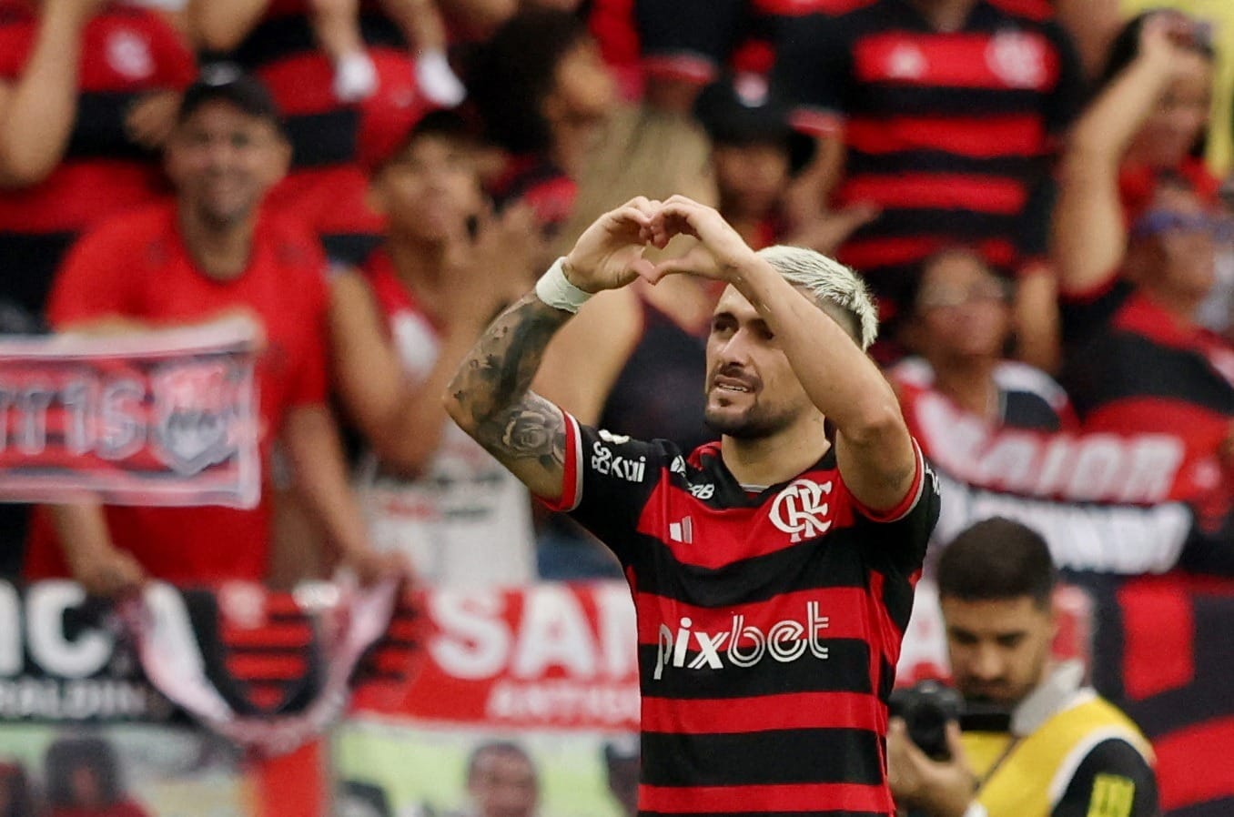 Flamengo encaminha renovação com Arrascaeta até 2028