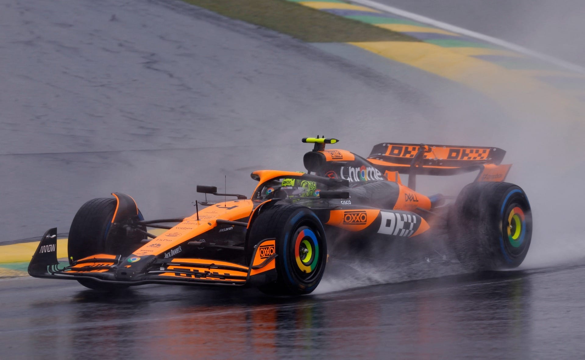 Norris é pole em classificação cheia de acidentes em Interlagos; Verstappen larga em 17º