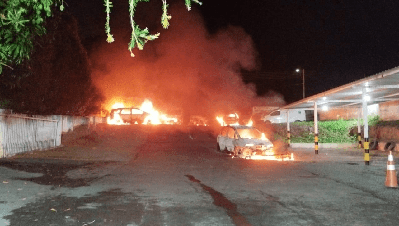 Incêndio criminoso de ambulâncias em Santo Antônio de Posse causa prejuízo de R$ 3 milhões
